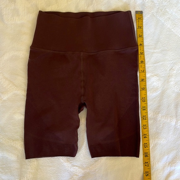 Fabletics Sculptknit High Waisted 6” Short | Size Small - Picture 13 of 14